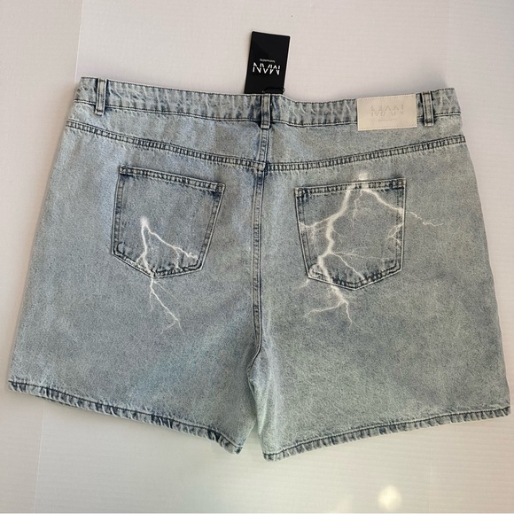 BOOHOO MAN SLIM-FIT LIGHTNING PRINT 5.5” ACID WASH DENIM JEAN SHORTS JORTS Sz46 - Picture 2 of 6